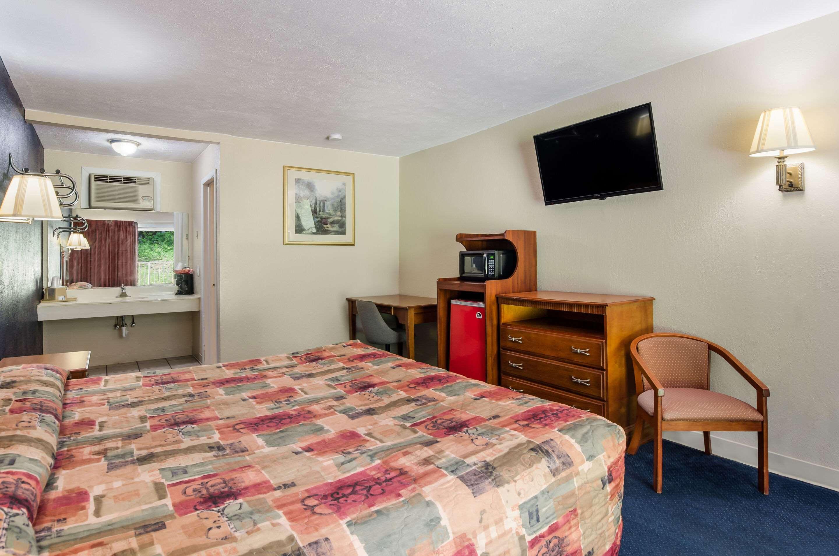 Rodeway Inn Church Hill - Tri Cities Area Екстериор снимка
