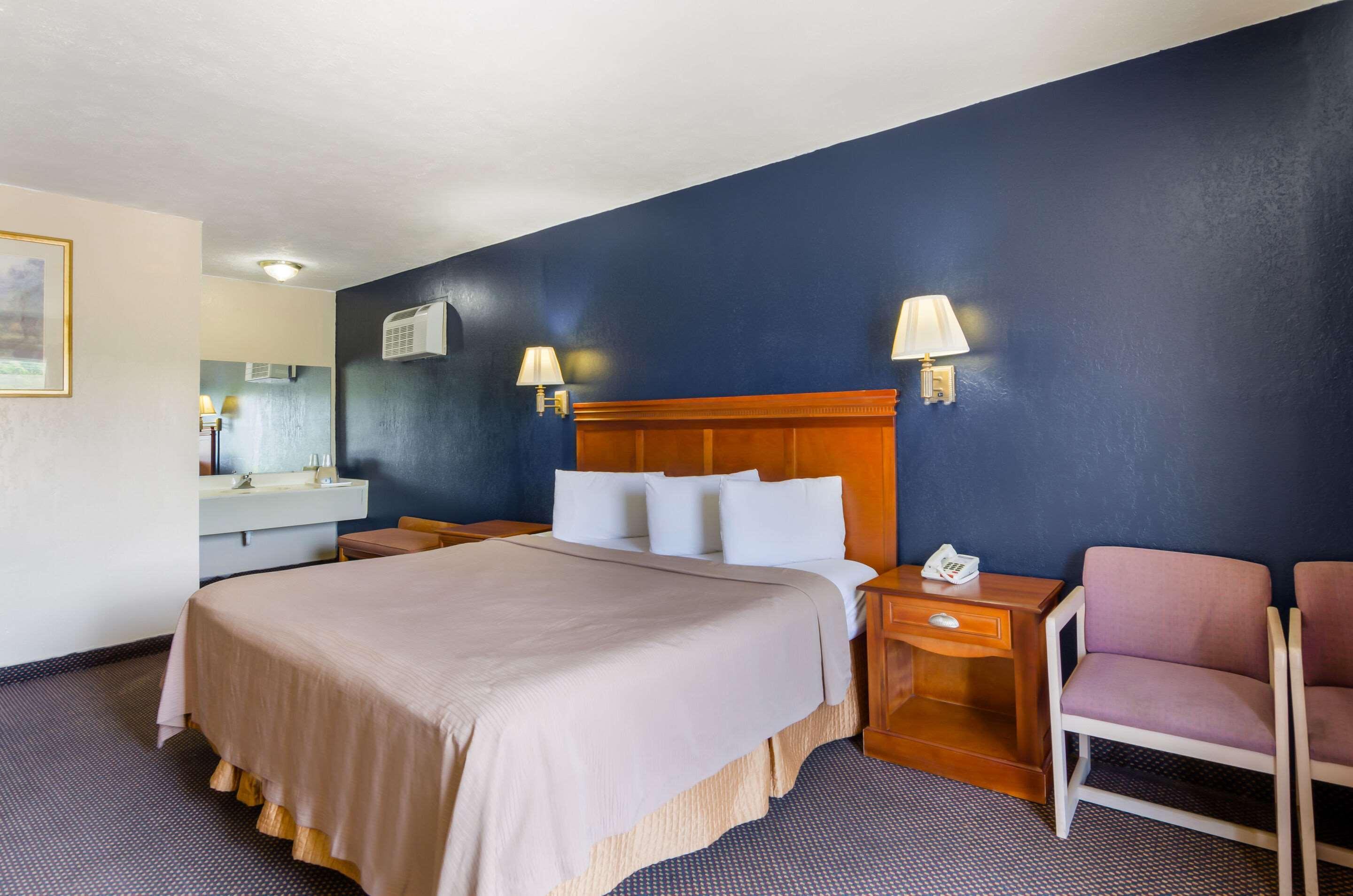 Rodeway Inn Church Hill - Tri Cities Area Екстериор снимка