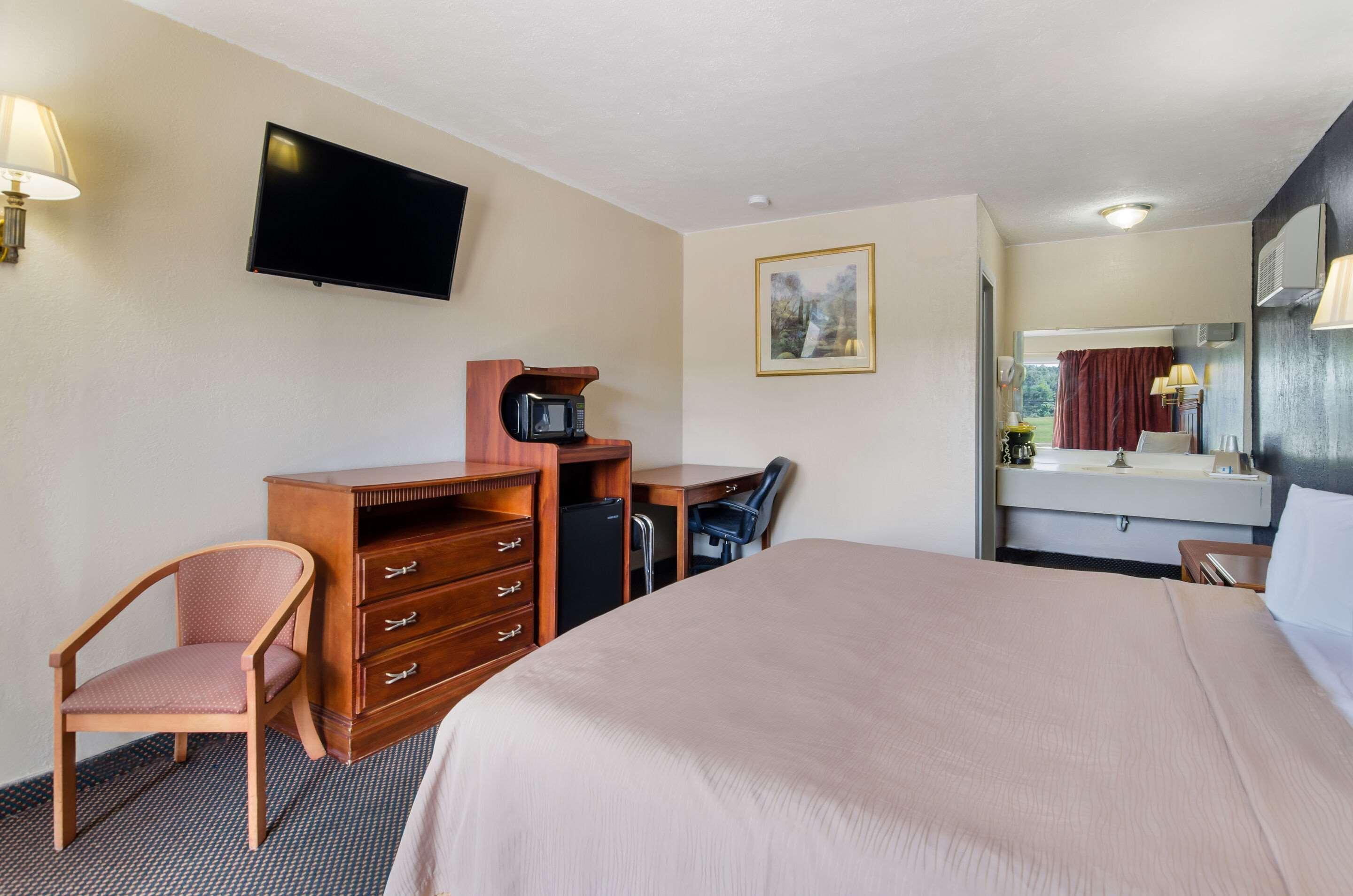 Rodeway Inn Church Hill - Tri Cities Area Екстериор снимка