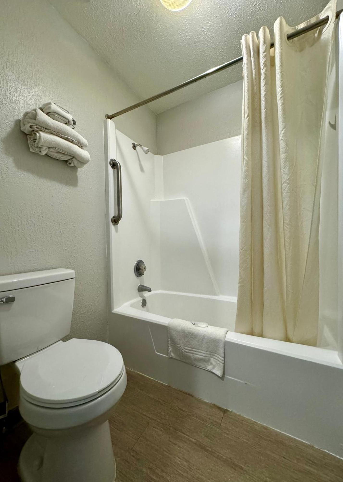Rodeway Inn Church Hill - Tri Cities Area Екстериор снимка